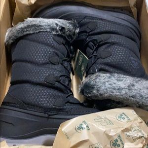 Kamik momentum2 boots. New size 10